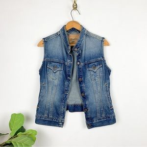 Levi’s Strauss Women’s Button Up Denim Vest Sz M